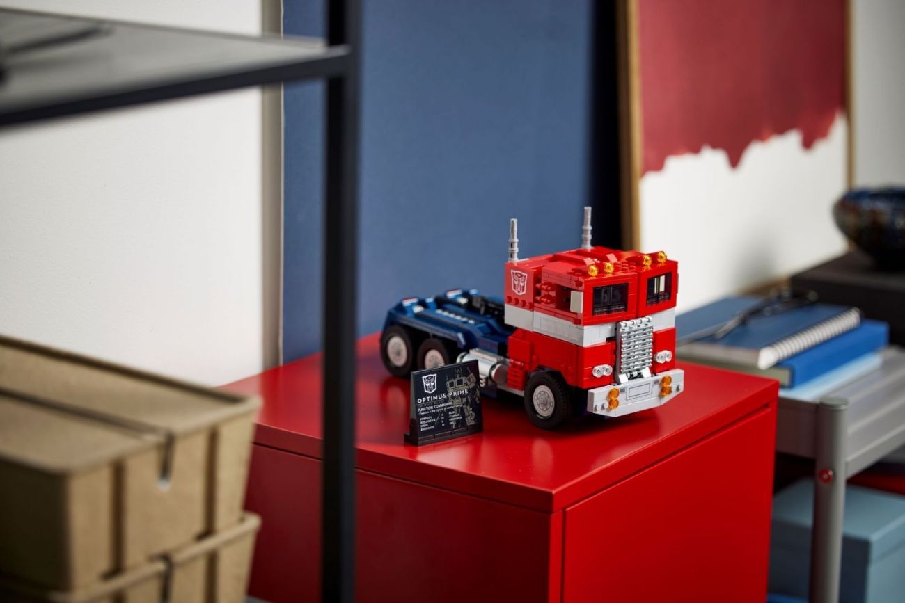 LEGO-10302-Optimus-Prime-10.jpg