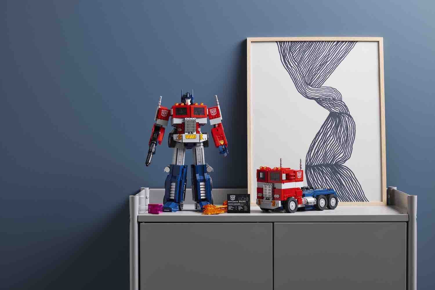 LEGO-Transformers-Optimus-Prime-Set_10302_Lifestyle_13-1.jpg
